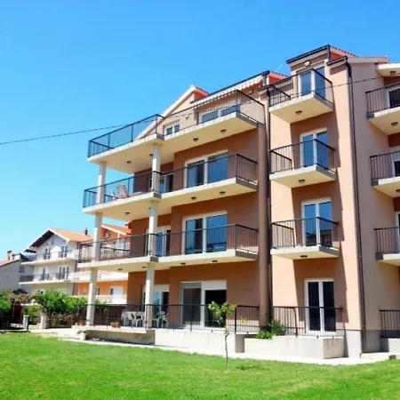 Maria - Comfortable Каштела